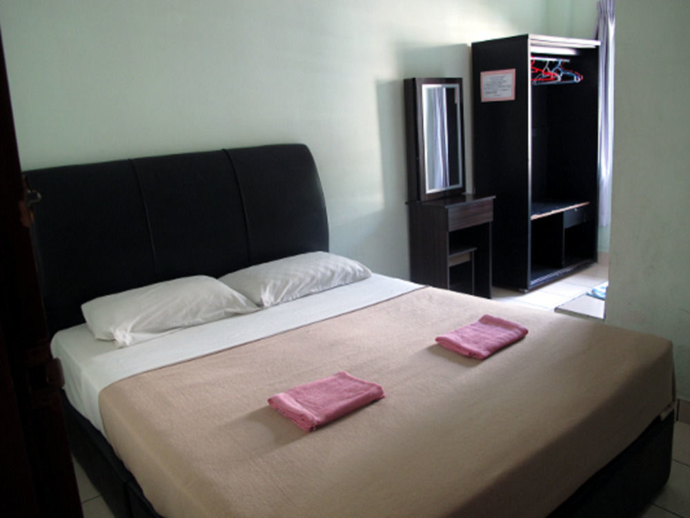 Borneo Gaya Lodge Кота Кинабалу Екстериор снимка
