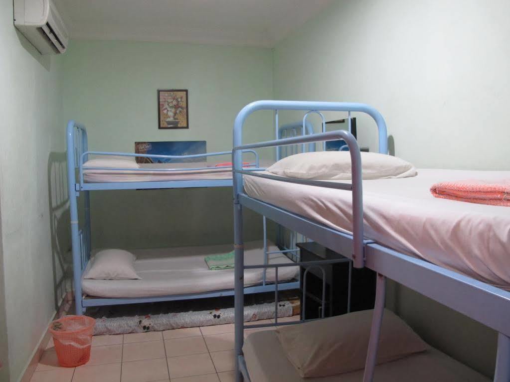 Borneo Gaya Lodge Кота Кинабалу Екстериор снимка