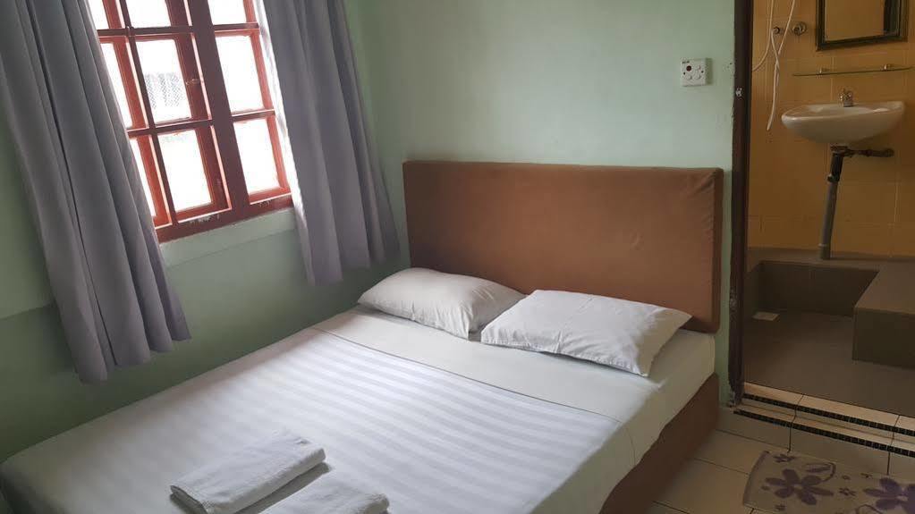 Borneo Gaya Lodge Кота Кинабалу Екстериор снимка