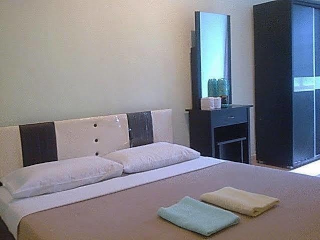 Borneo Gaya Lodge Кота Кинабалу Екстериор снимка