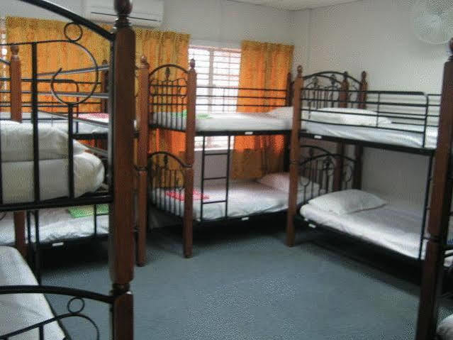 Borneo Gaya Lodge Кота Кинабалу Екстериор снимка